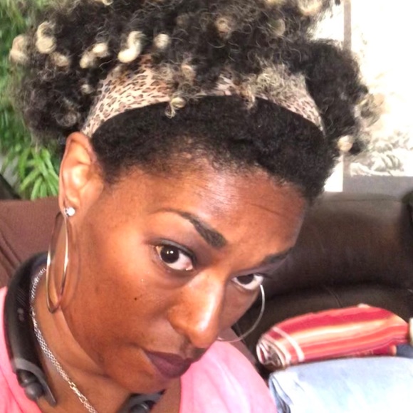 Meet your Posher, Gloria - Picture 3 of 6